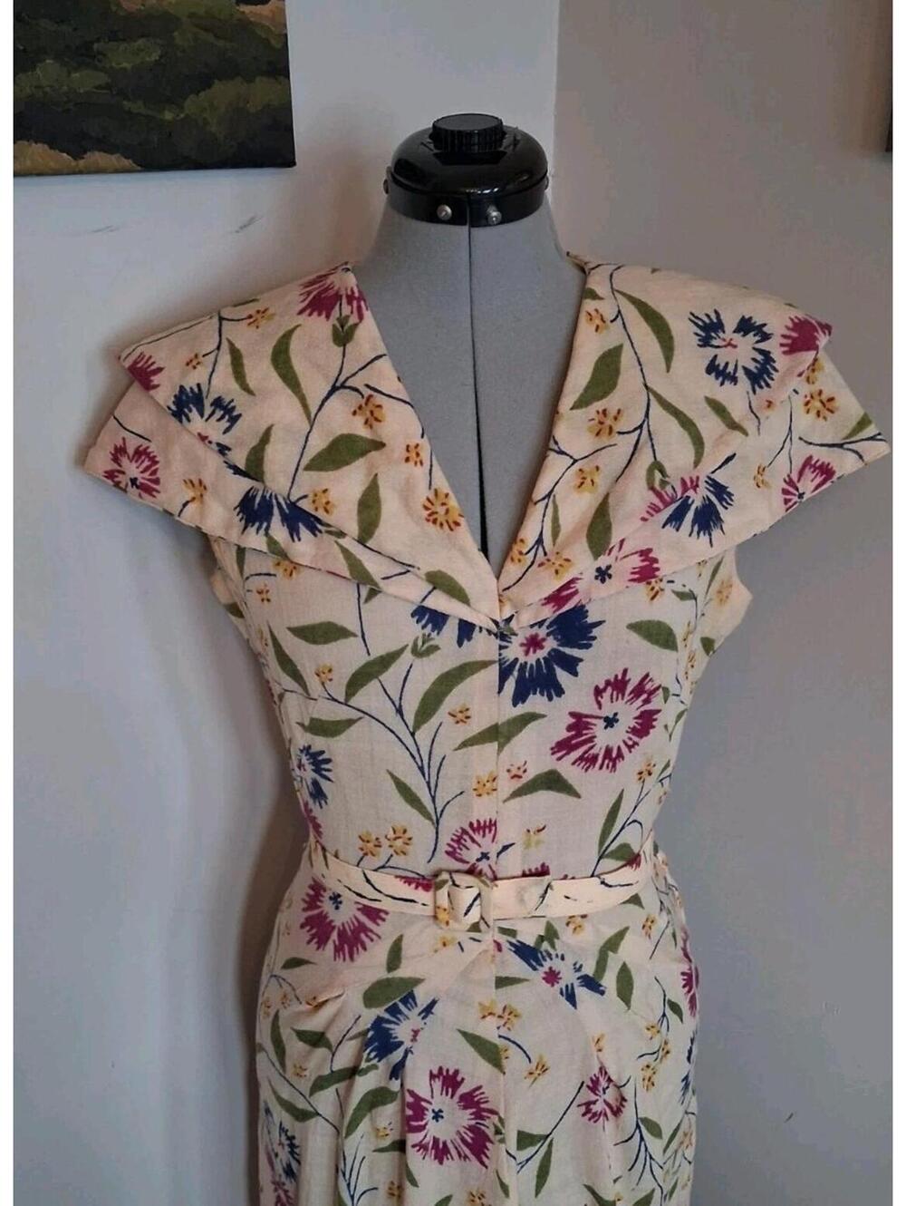 1940s Vintage Floral Dress Size Small Homemade Elegant Sun Dress With Belt